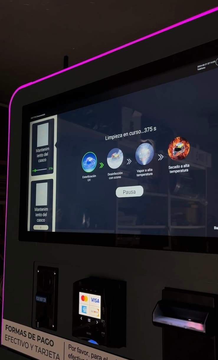Pantalla de la máquina mostrando las fases del proceso CuidaTuCasco
